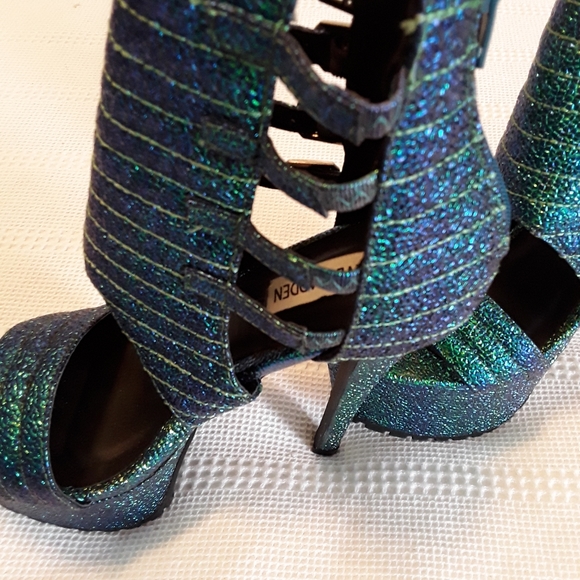 Steve Madden Mermaid Irridescent Stilletos, Jumpoff - Picture 6 of 7